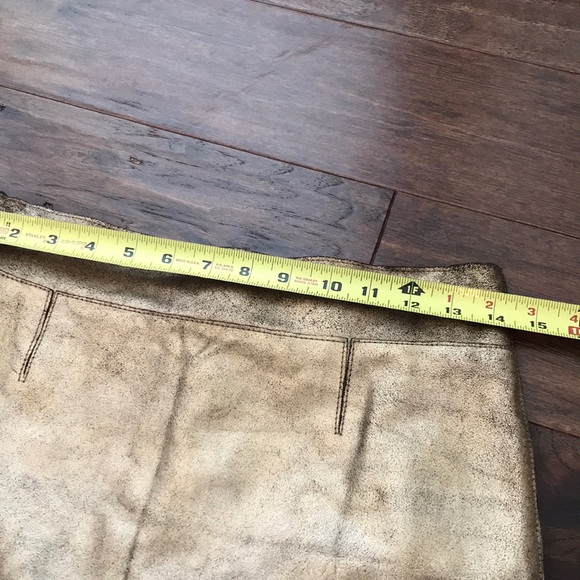 BCBG MaxAzaria Gold leather skirt - Picture 7 of 11